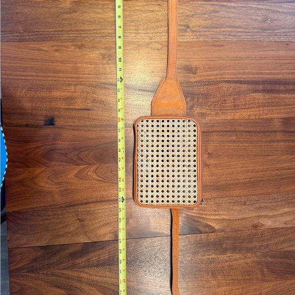 NWOT Woven Rattan Belt Bag with Tan Leather Trim - Picture 4 of 5